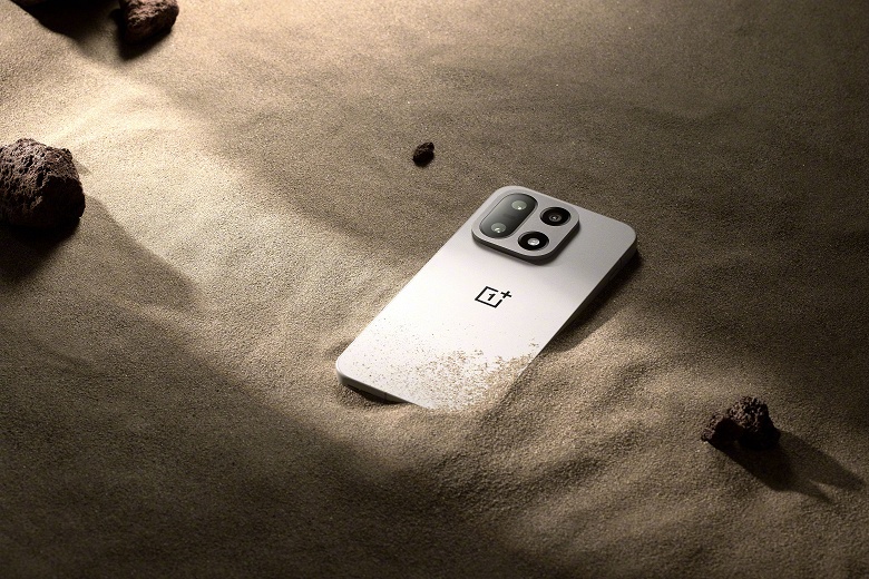 &laquo;Первый смартфон, изготовленный из нанокерамического металла аэрокосмического класса&raquo;.&nbsp;OnePlus 15 впервые показали со всех сторон